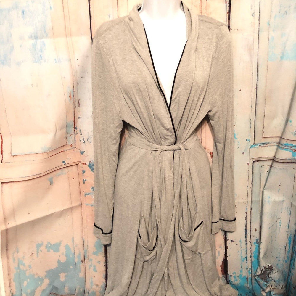 A Pea The Pod Womens Maturnity Gray Robe Sleepwear
